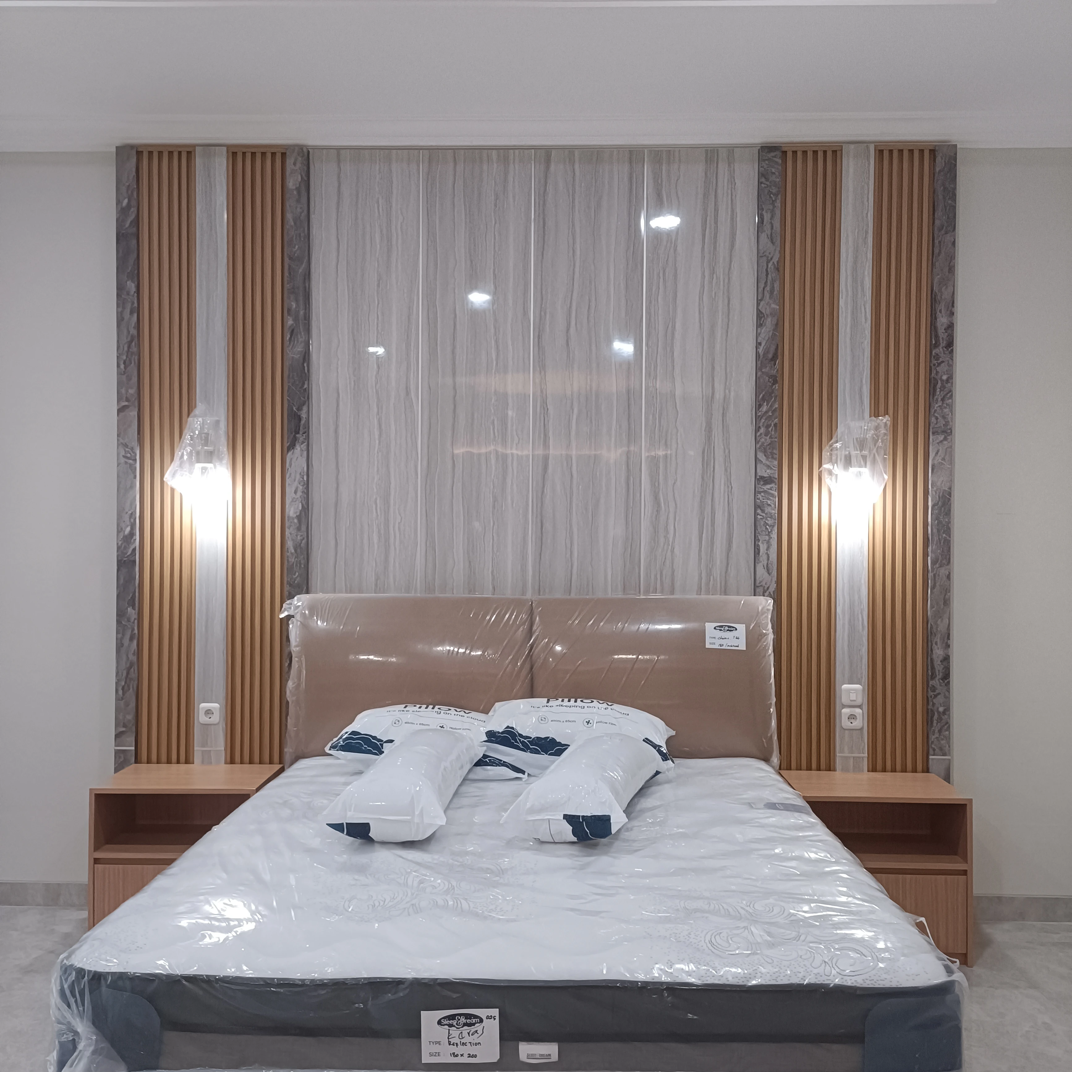 Interior meja resepsionis